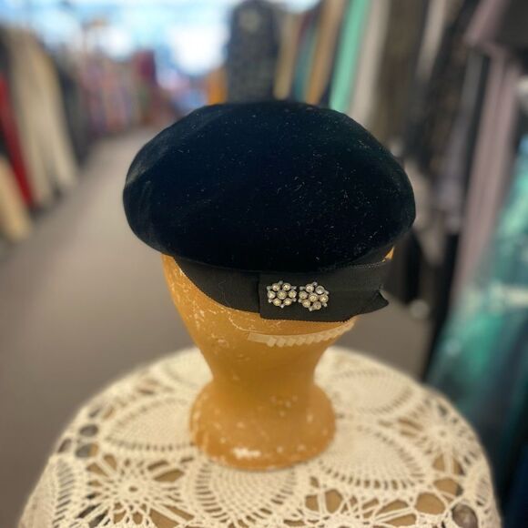 Vintage Ladies Black Suede Hat - Pageboy Style w/ Rhinestones - Picture 2 of 3